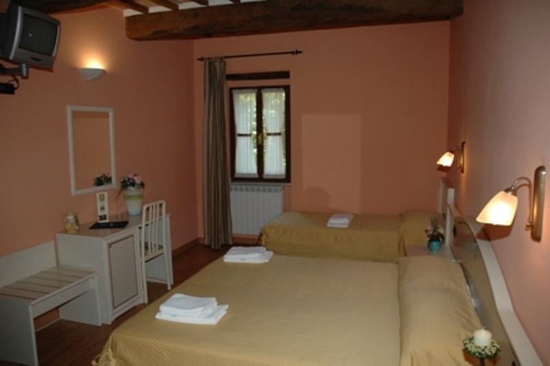 Albergo Montenerone Piobbico Bagian luar foto