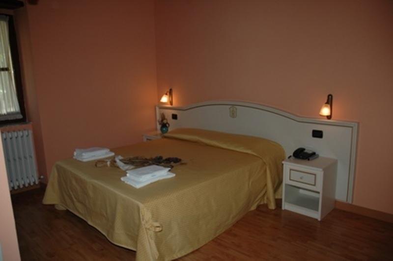 Albergo Montenerone Piobbico Ruang foto