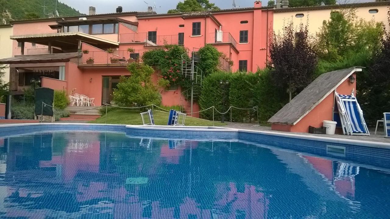 Albergo Montenerone Piobbico Bagian luar foto