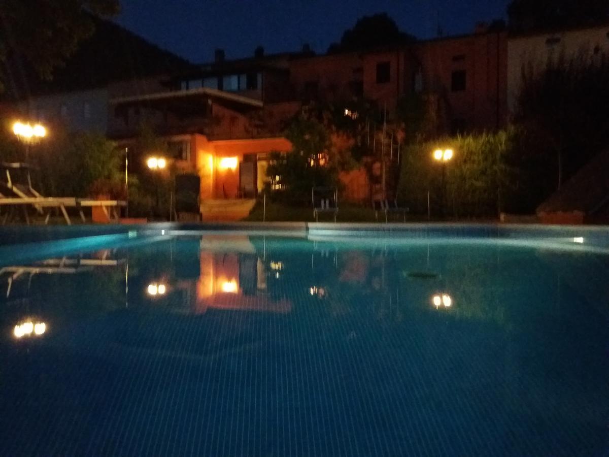 Albergo Montenerone Piobbico Bagian luar foto