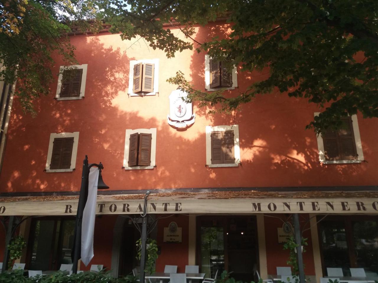 Albergo Montenerone Piobbico Bagian luar foto